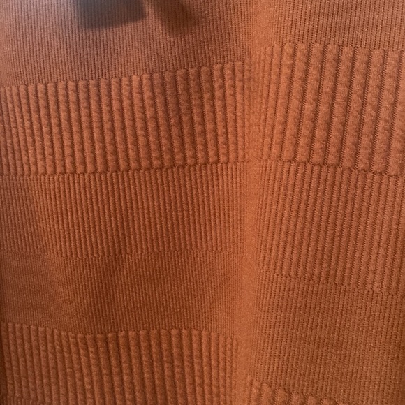 June and Hudson women’s size M crew neck rust colored sweater NWT - Picture 2 of 5